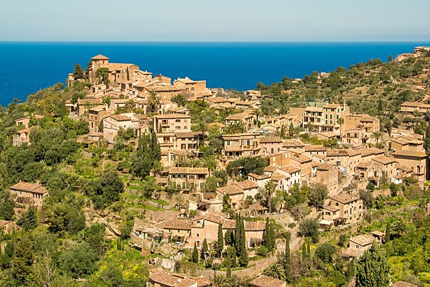 a view of the town o fDeia
