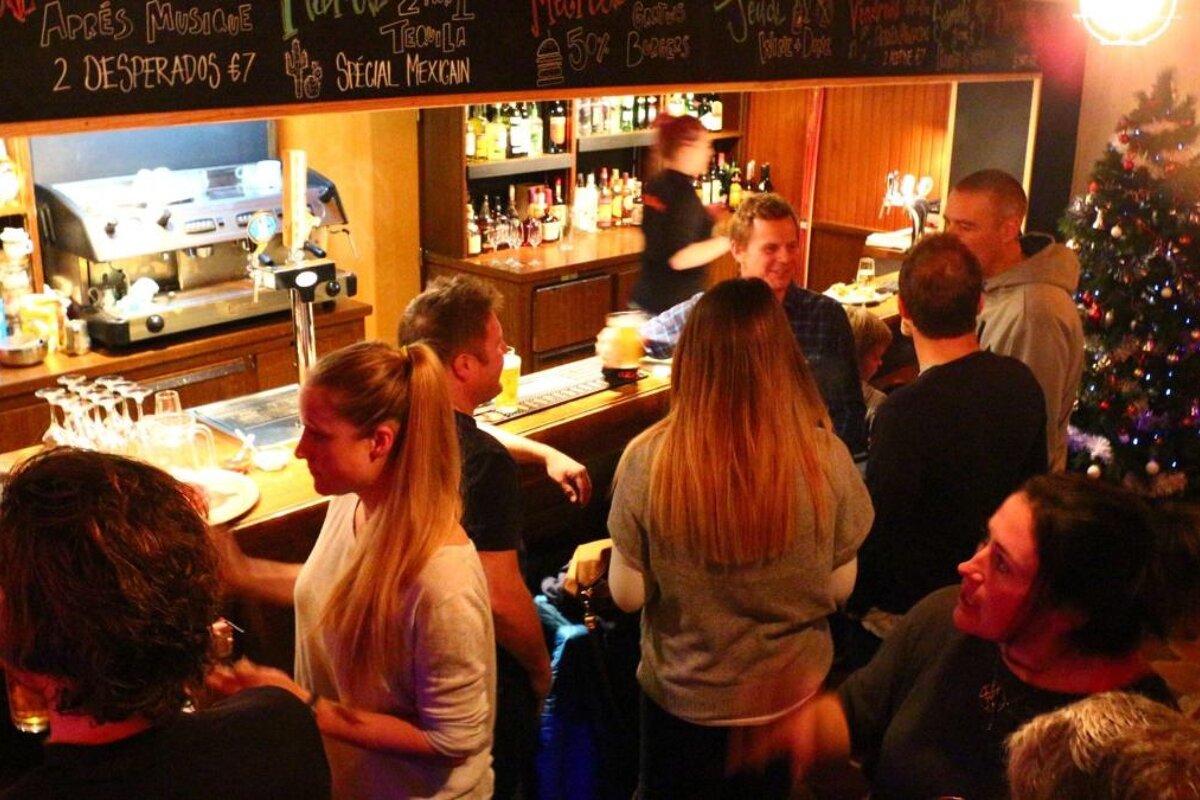 a bar busy with people