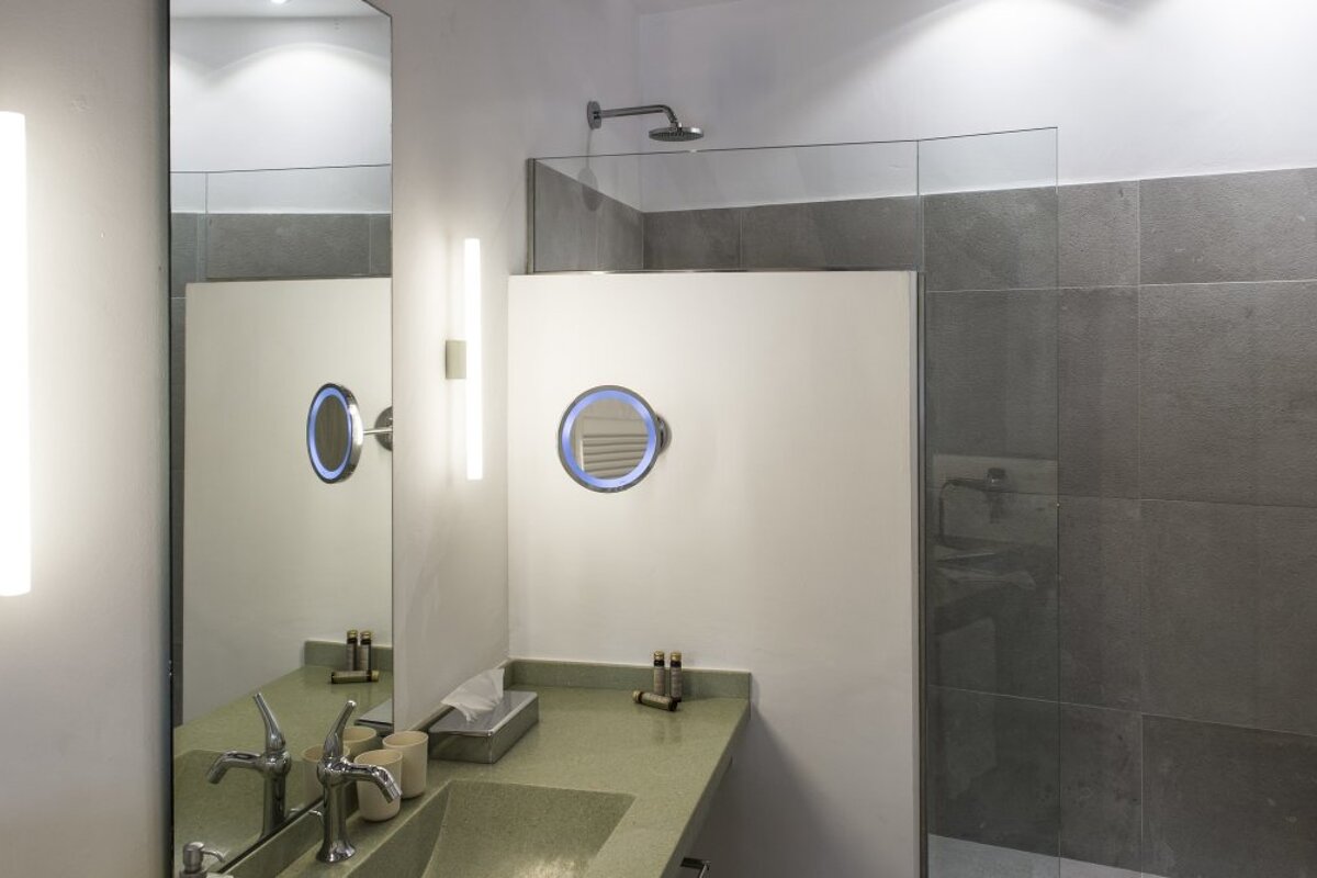 Palau Sa Font Boutique Hotel, Palma bathroom