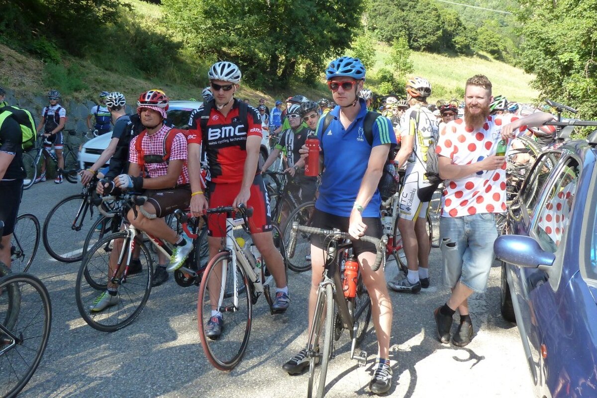 cyclists descending the alpe d'huez
