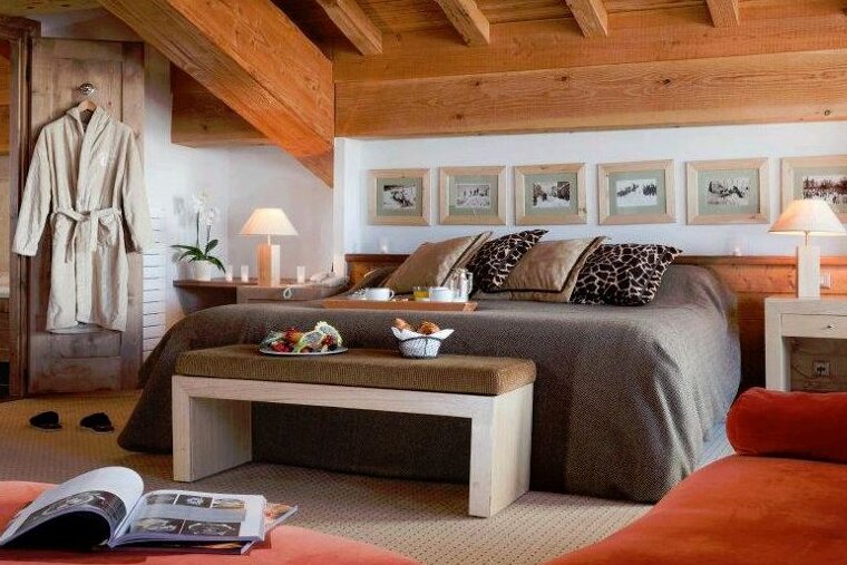 Les Barmes de l'Ours Hotel, Val d'Isere double bedroom