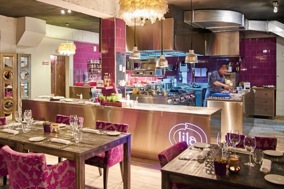 Lila Restaurant , Puerto Portals interior