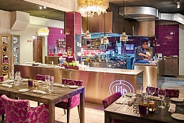 Lila Restaurant , Puerto Portals interior