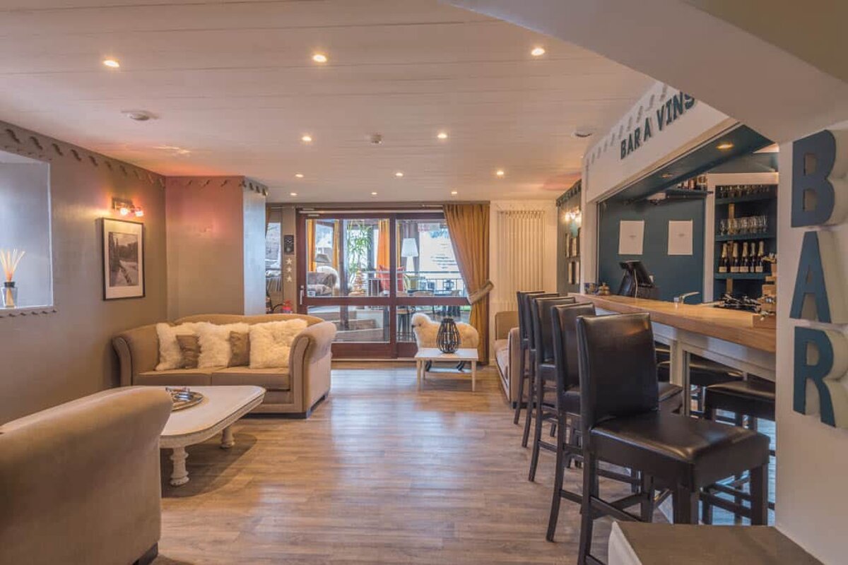 A bar with a sign that says bar a vins