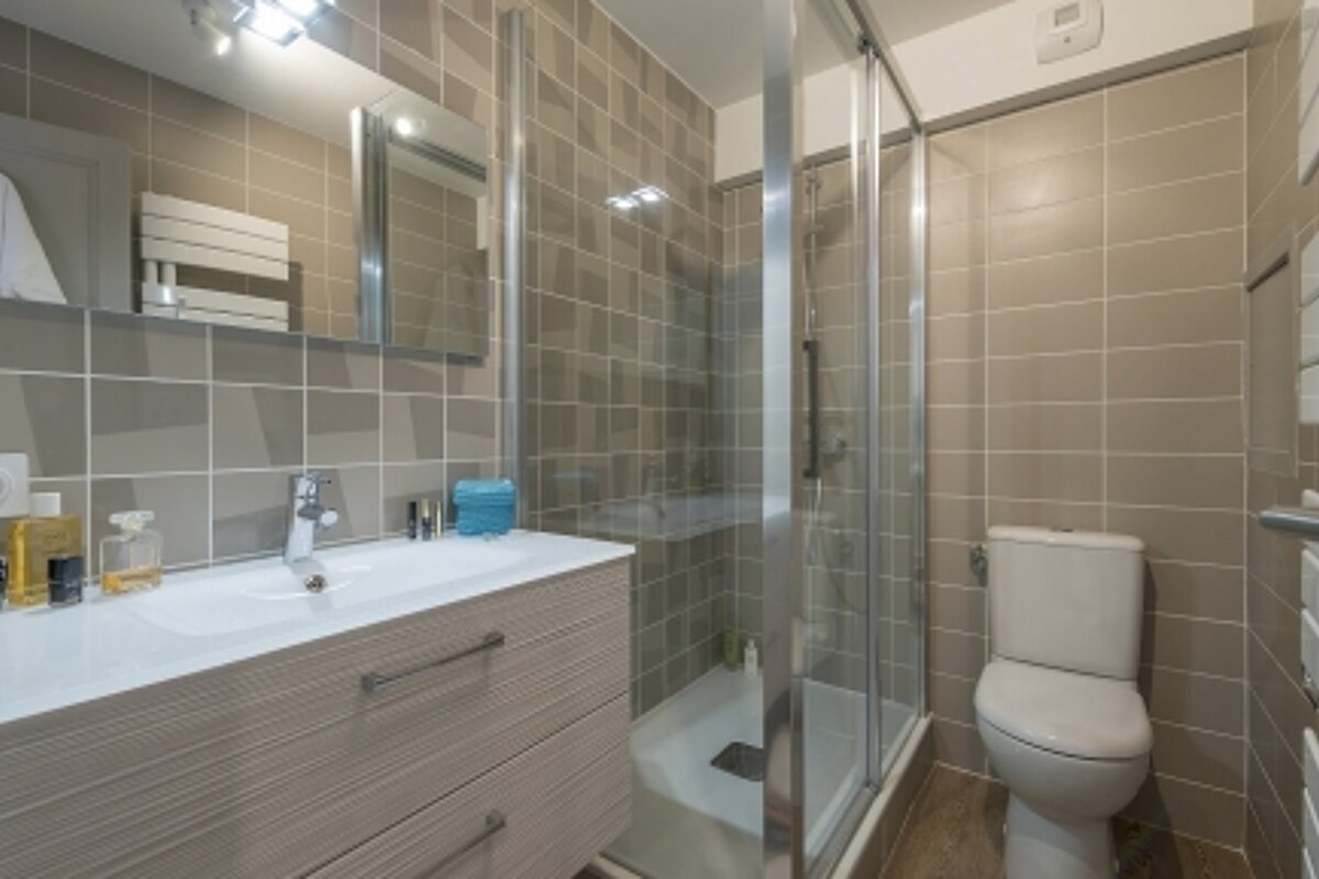 Les Chalets du Jardin Alpin Residence, 3 bedroom, Val d'Isere - Centre bathroom