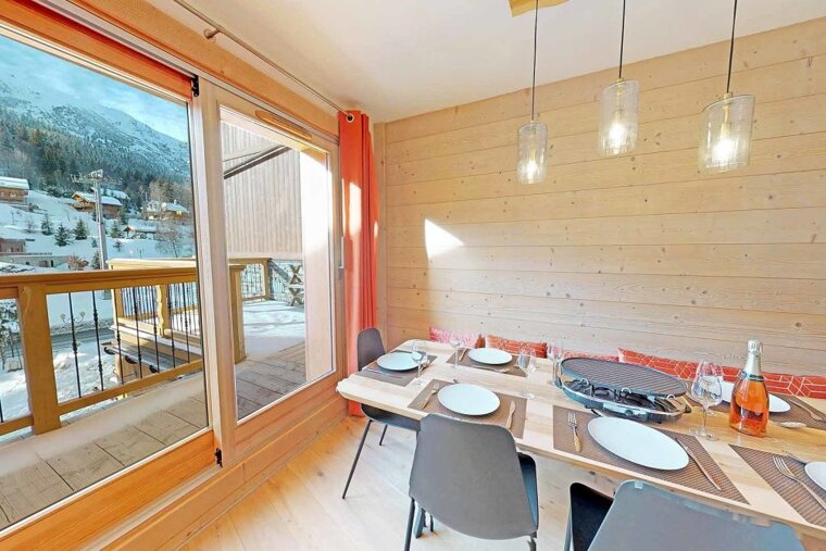 Merisuite III Apartment, Meribel - Centre dining room 