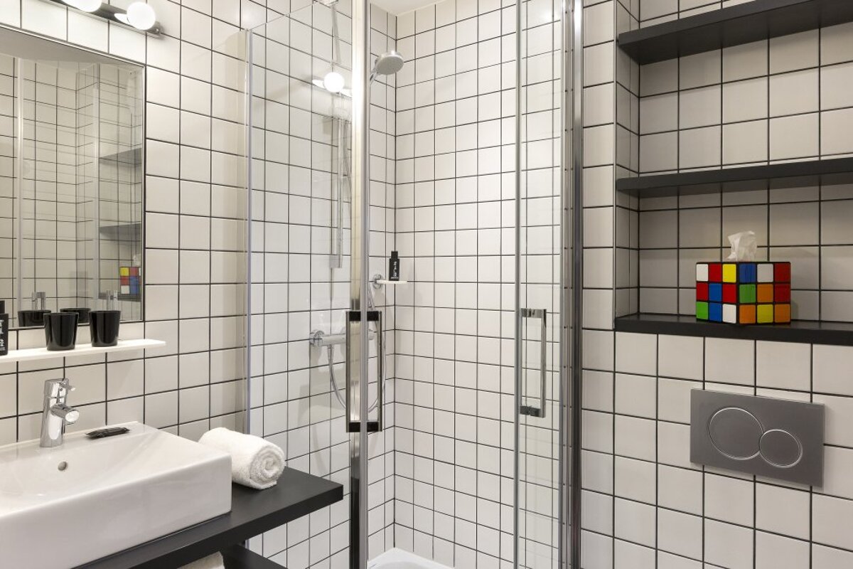 Rocky Pop Hotel, Les Houches shower