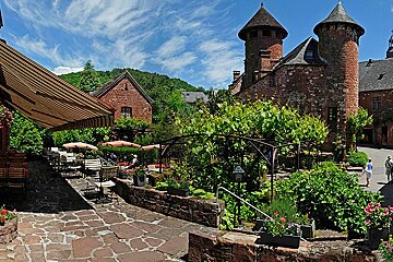 Saint Jacques de Compostelle Restaurant, Collonges-la-Rouge garden
