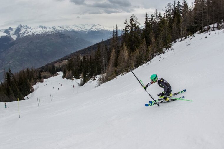 a slalom ski racer