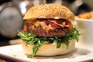 Wayne's Bar, Nice food