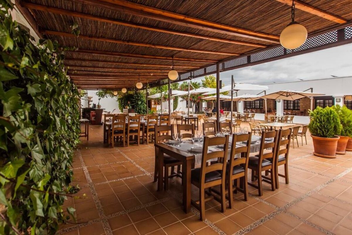 Es Jardins de Fruitera Restaurant, Santa Gertrudis restaurant terrasse