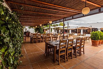 Es Jardins de Fruitera Restaurant, Santa Gertrudis restaurant terrasse