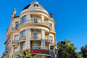 The hotel cavendish is located on the corner of a building