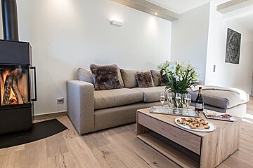 Keystone Lodge - Apartment C04, Courchevel Moriond 1650 living-room
