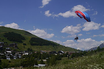 paraglider landing