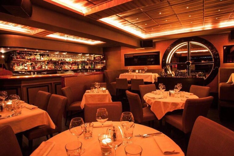 Late night bar, La Chunga in Cannes