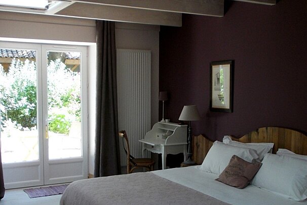 Chateau La Graviere, Vertheuil double bedroom