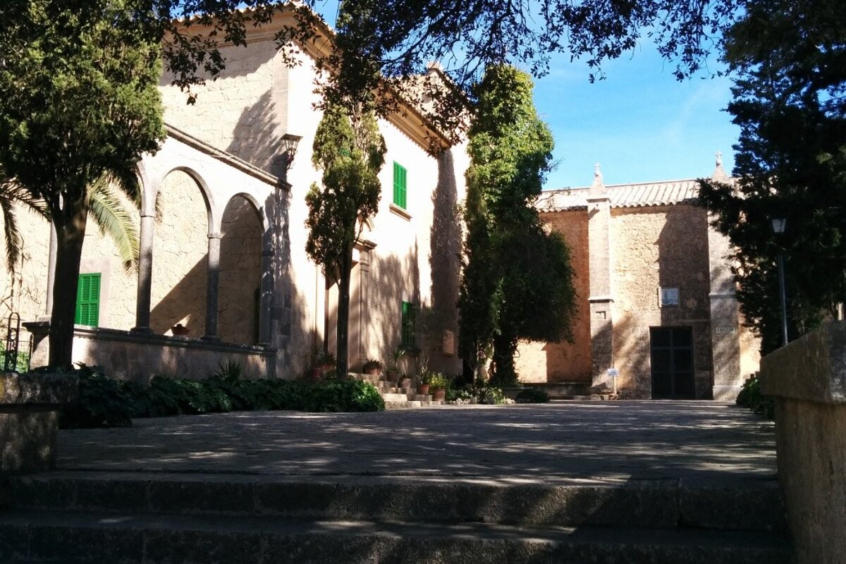 Hiking up the Puig de Randa Review