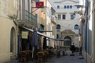 L'autruche Restaurant, Arles exterior