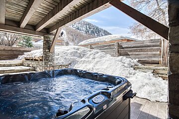 A hot tub with the number 5 on it
