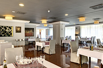 Be Live Grand Palace Luxury Hotel, Playa de Muro  hotel restaurant