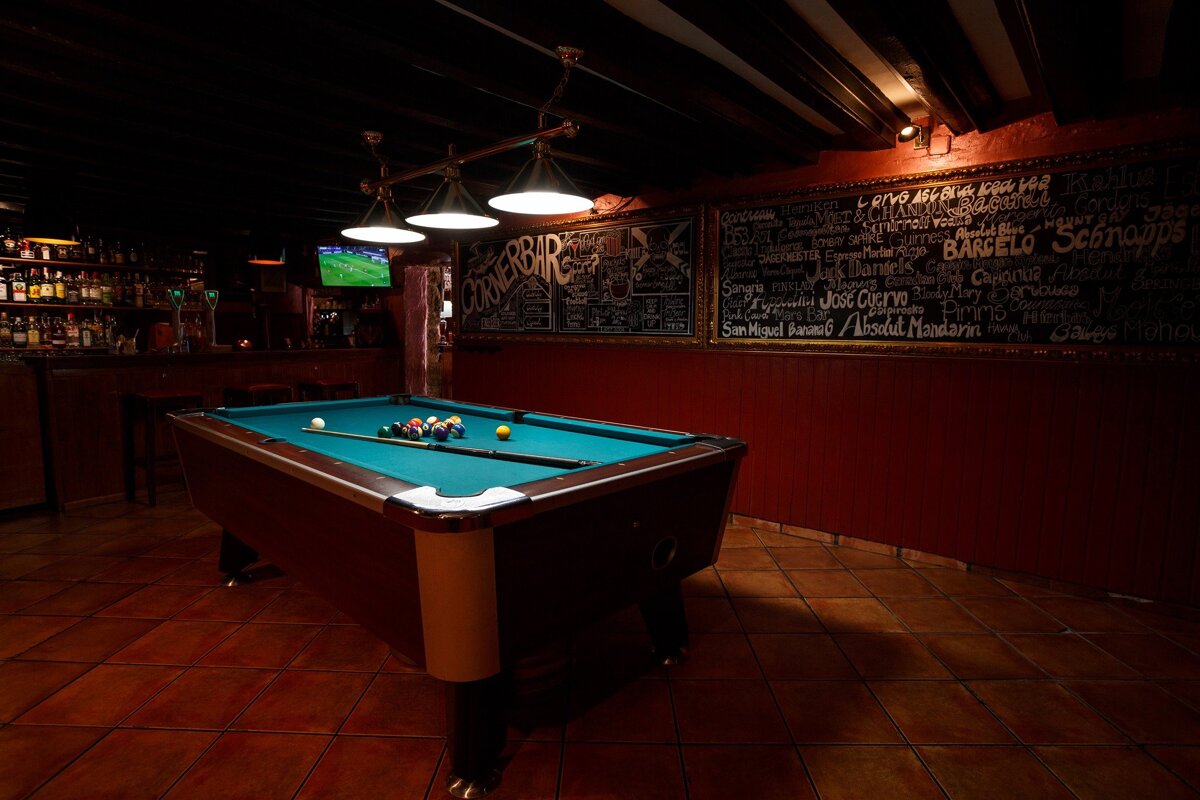 Corner Bar, Palma de Mallorca interior
