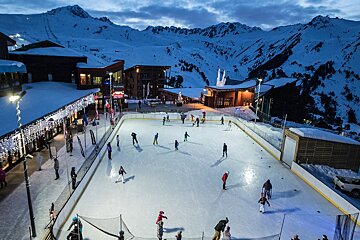 Evenings at the Ice Rink, Les Arcs 2000