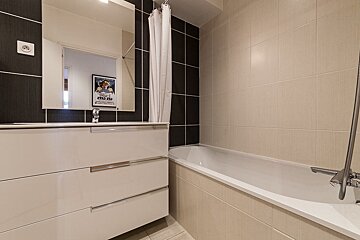 Florimont No.6 Apartment, Morzine bathroom