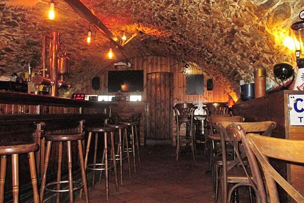 Kelly's Irish Pub, Saint Tropez interior
