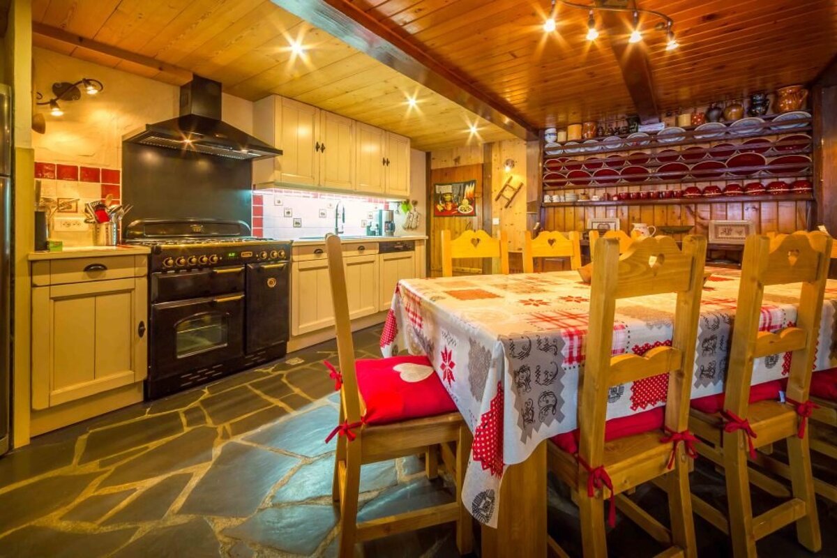 L'Ancetre Chalet, near Avoriaz dining area