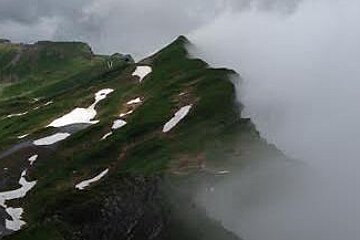 a mountain ridge with low cloud in morzine
