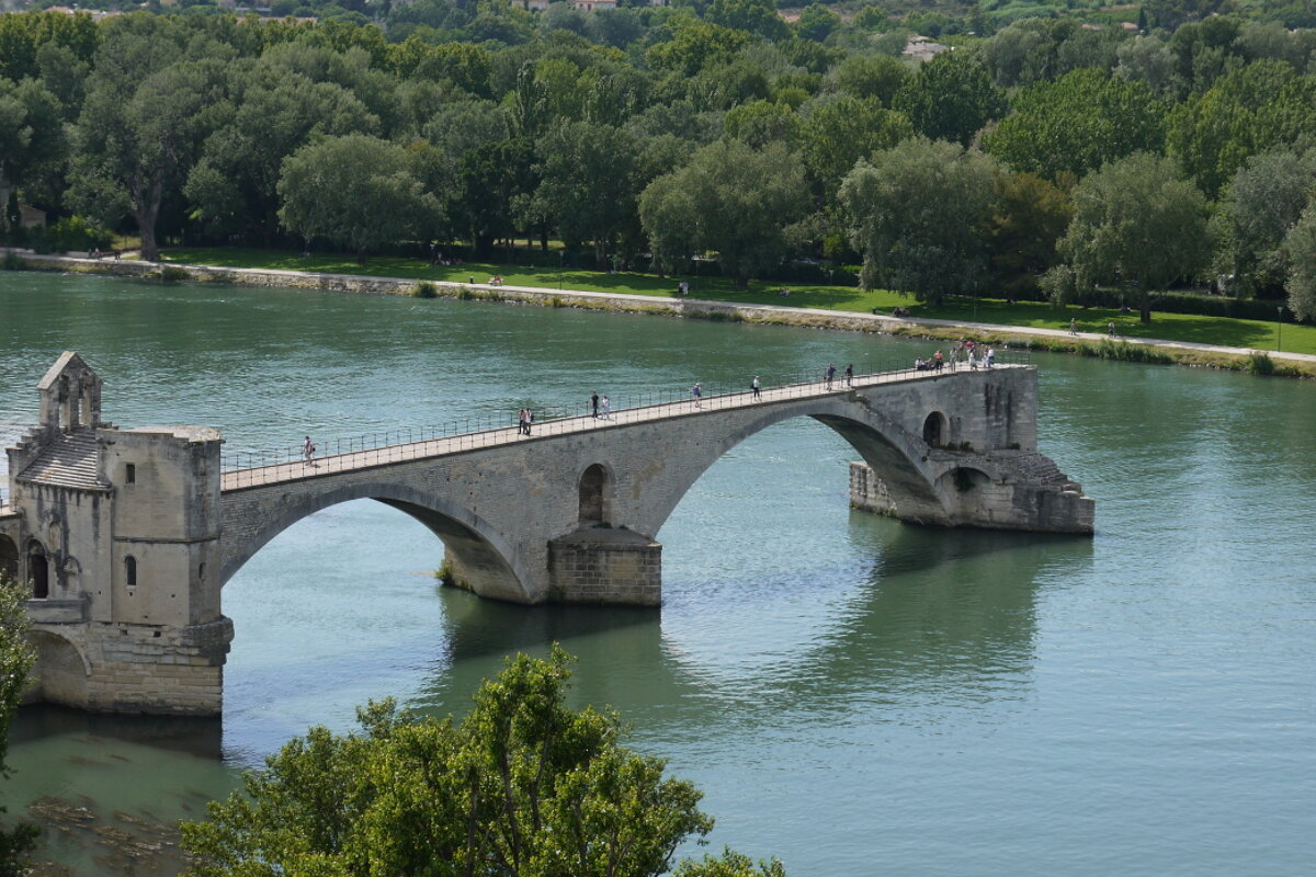 half a bridge in Avignon