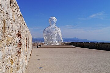 Nomad sculpture by Jaume Plensa in antibes harbour
