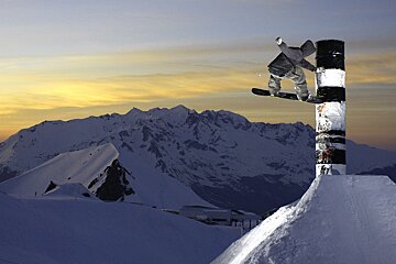Snowboard hip jump  Les Deux Alpes