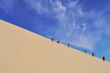 large sand dune, blue skies, dune du pilat