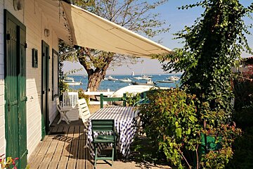 a beach home in l'herbe, cap ferret