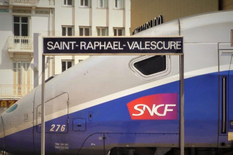 train station sign for saint raphael