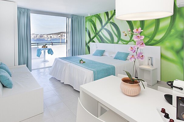 Marina Playa Apartments, San Antonio double bedroom