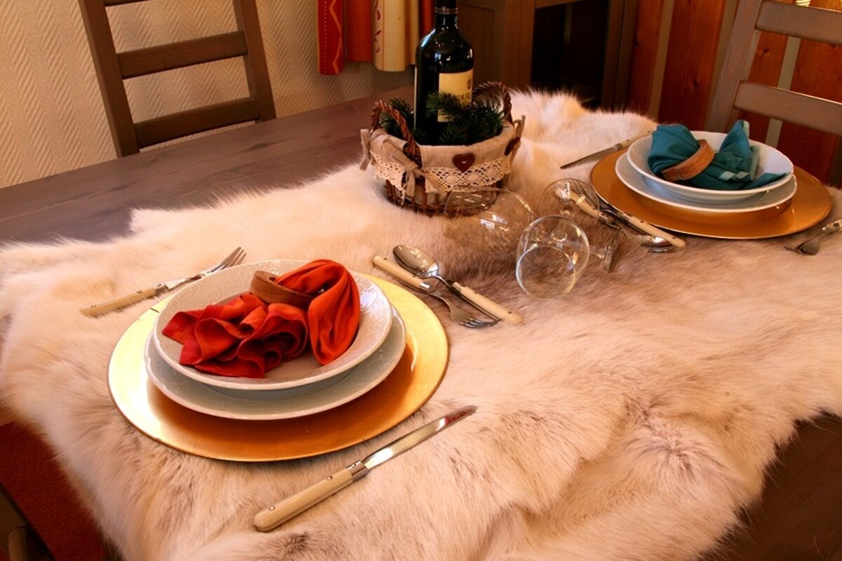 Neva Chalet, Avoriaz dining room 