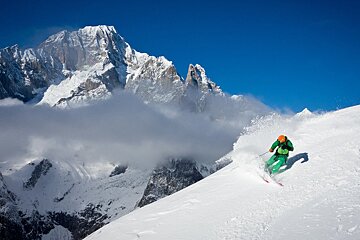 skiing in courmayeur
