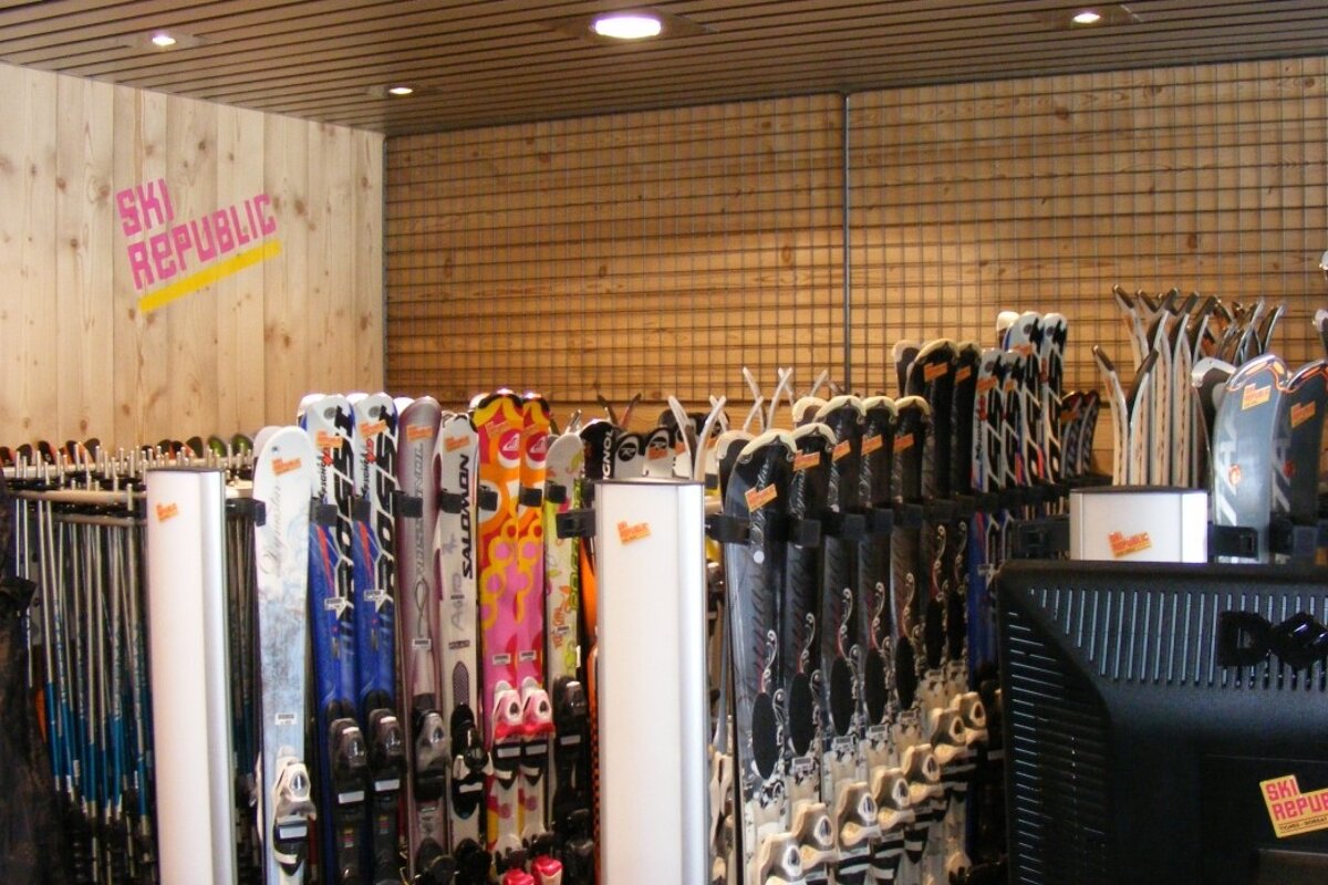Ski Republic - Borsat Ski Hire, Tignes - Val Claret shop interior