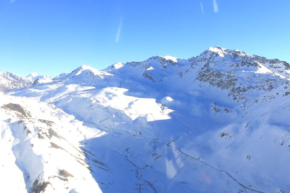 a helicopter flight to Mont blanc from les arcs