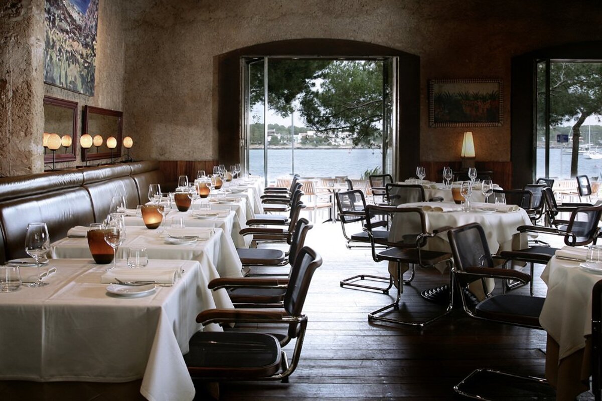 Colon Restaurant, Porto Colom interior