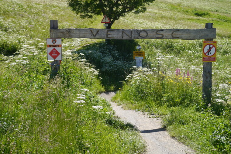 a sign leading to a bike trail