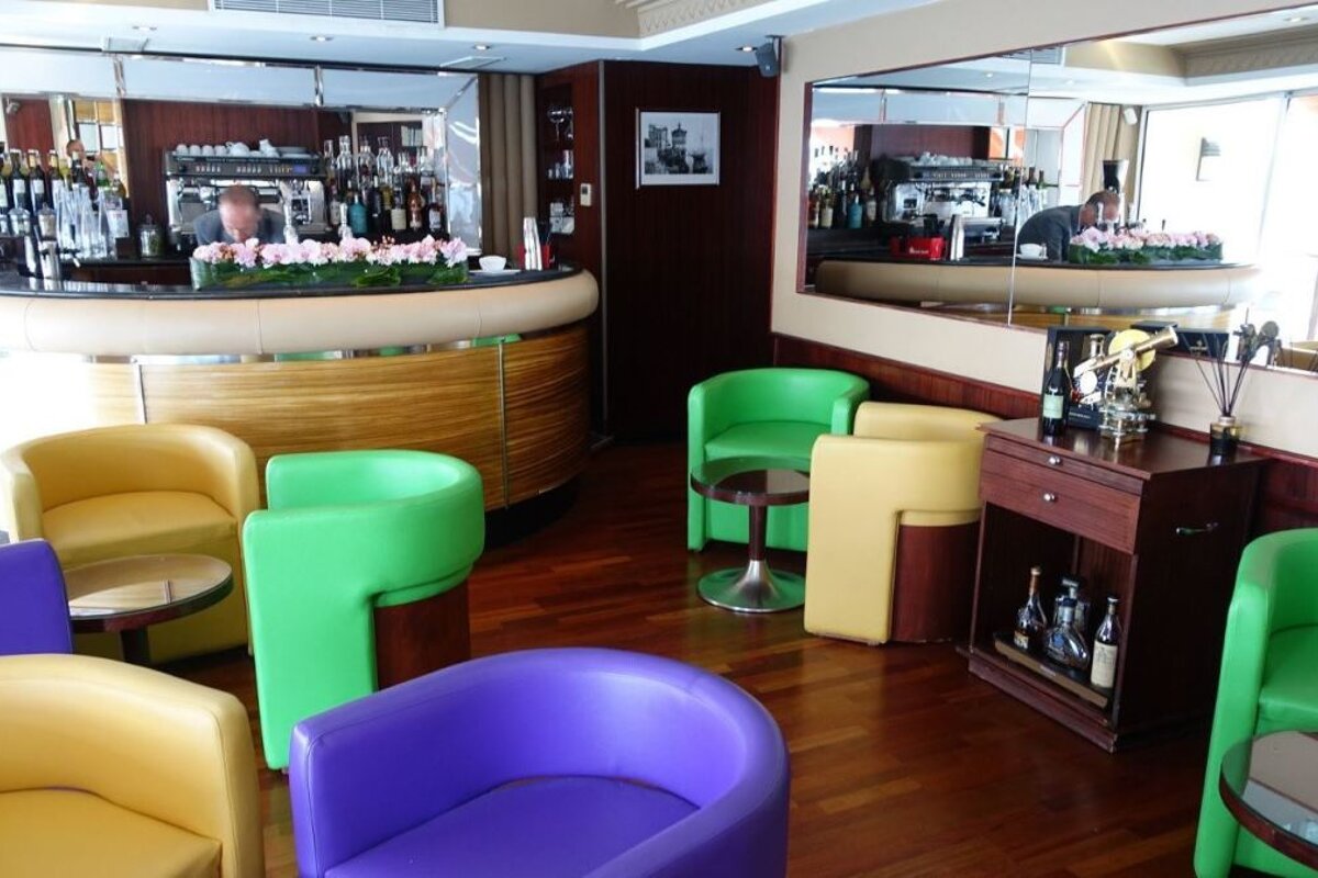 La Reserve Restaurant, Nice interior