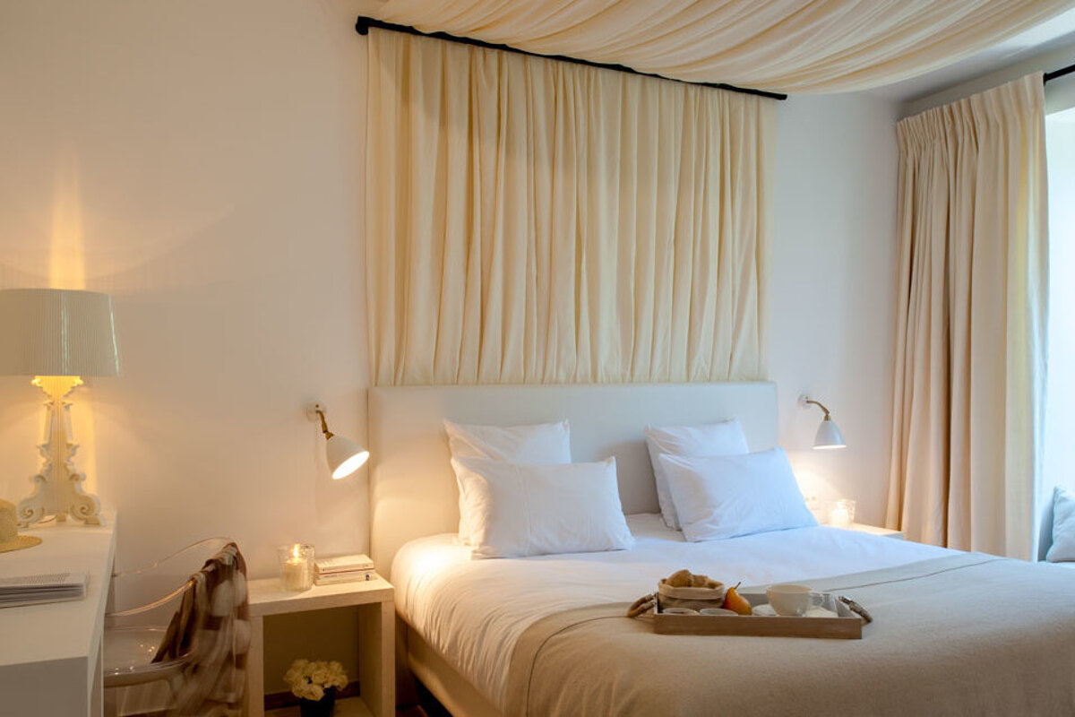 Le Vieux Castillon Hotel, Castillon-du-Gard double bedroom