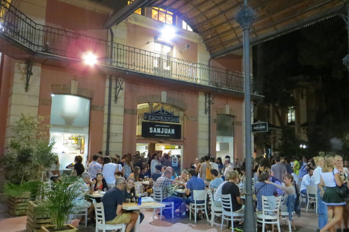 Mercado Gastronomico San Juan at night in palma