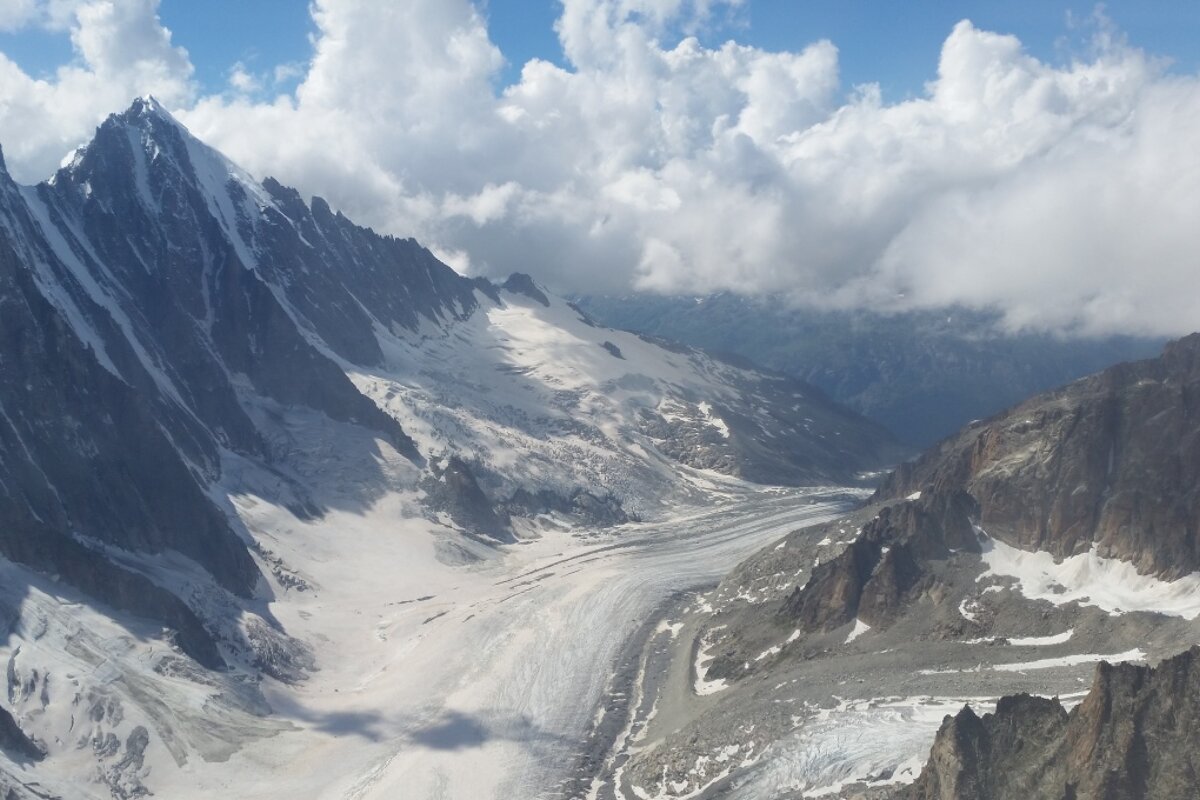 glaciers and mountains in chamonix