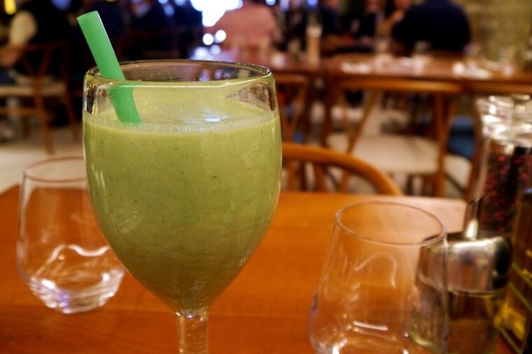 a green smoothie in eqvita restaurant monaco