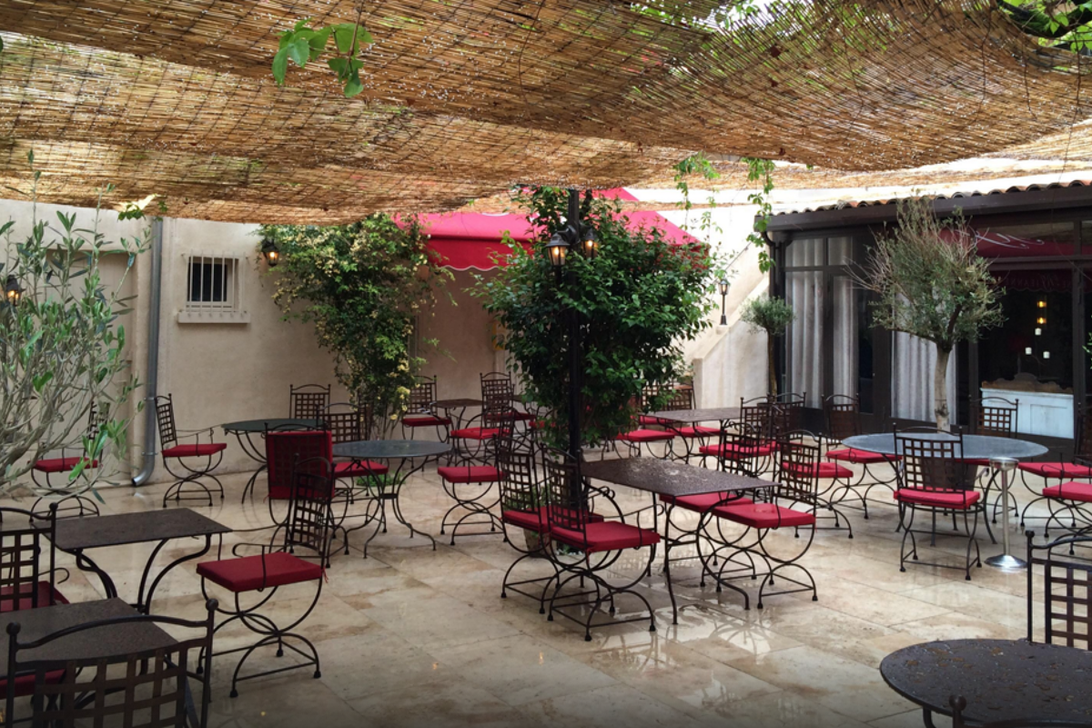 La Reine Jeanne Restaurant, Les Baux restaurant terrasse